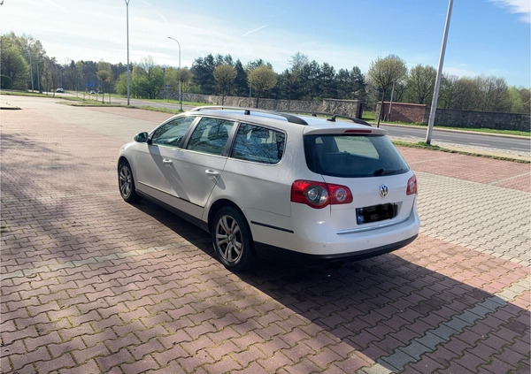 Volkswagen Passat cena 12700 przebieg: 454000, rok produkcji 2009 z Tychy małe 172